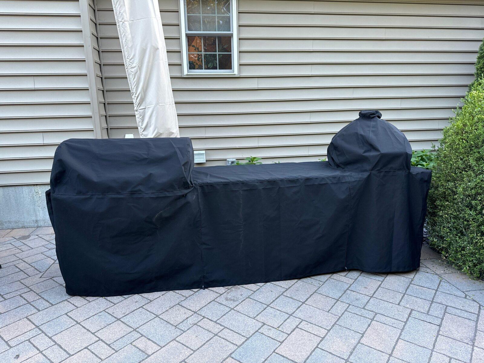 Outdoor-Kitchen-Cover-with-Grill-and-Green-Egg